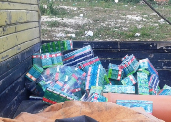 Caminhoneiro encontra grande quantidade de medicamento vencido jogado as margens de rodovia e fica revoltado
