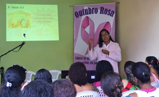 Secretaria de Saúde de Serrinha realiza palestra para conscientizar mulheres sobre a importândia do autoexame