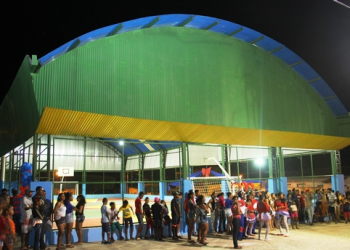 Santaluz I – Prefeito inaugura modernização de praça e quadra poliesportiva coberta em Várzea da Pedra