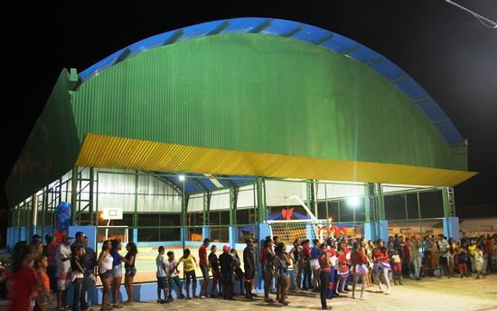 Santaluz I – Prefeito inaugura modernização de praça e quadra poliesportiva coberta em Várzea da Pedra