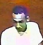 Imagem da câmera de segurança mostra Robson que se encontra foragido.