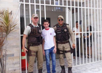 Coité – Adolescente realiza o sonho de conhecer Quartel da PM e recebe nomenclatura de amigo da Polícia Militar
