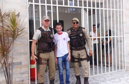Coité – Adolescente realiza o sonho de conhecer Quartel da PM e recebe nomenclatura de amigo da Polícia Militar