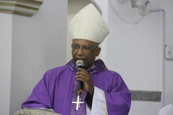 Novo arcebispo de Feira de Santana celebra a primeira missa do novenário de Nossa Senhora da Conceição do Coité
