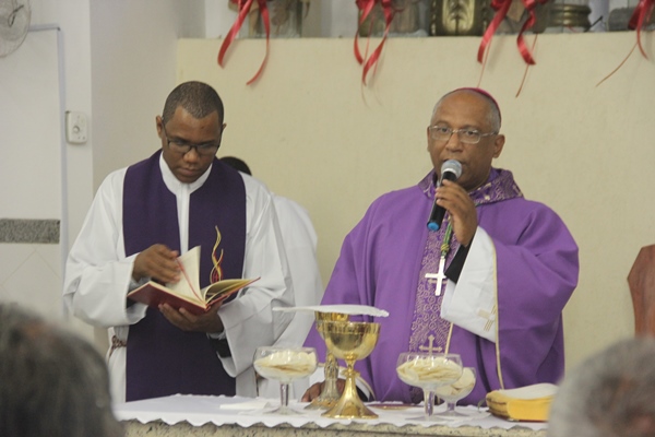 Novo arcebispo de Feira de Santana celebra a primeira missa do novenário de Nossa Senhora da Conceição do Coité
