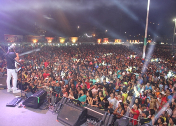 Bell Marques agita grande público na festa de Todos os Santos, em Monte Santo