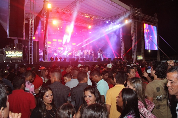 Bell Marques agita grande público na festa de Todos os Santos, em Monte Santo