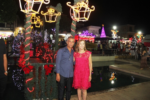 Ronaldo Campos ao lado da prefeita Fátima Nunes.