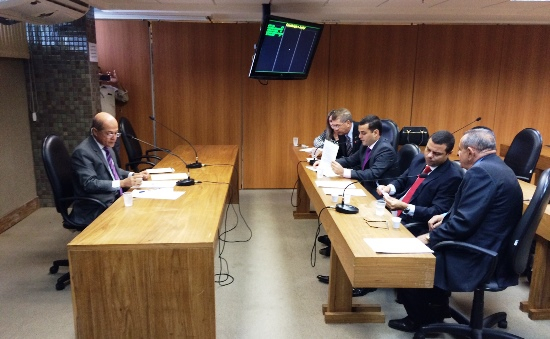CCJ aprova projeto que incentiva investimentos em energia solar e proposta que beneficia clientes de seguradoras de veículos