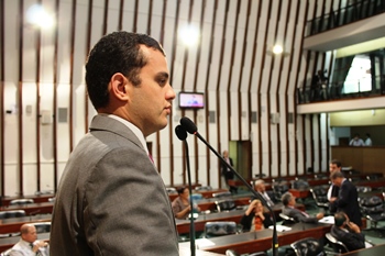 Alex Lima cumpre o verdadeiro papel de deputado estadual quando se preocupa com problemas em todas regiões.