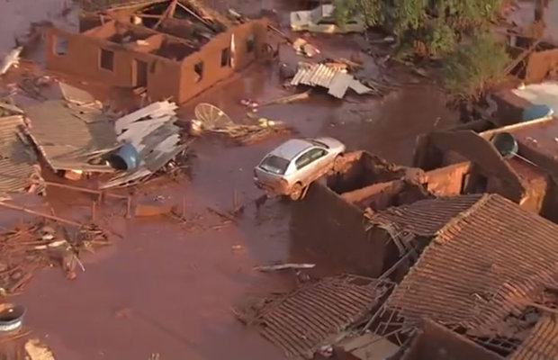 MG – Barragem se rompe, lama invade casas e deixa pelo menos 15 pessoas mortas