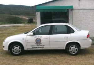 Equipe sempre atua em carro padronizado.