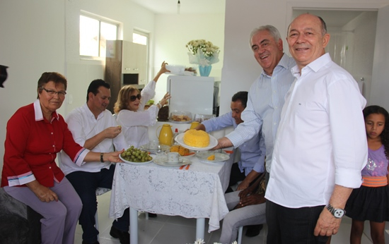 Deputados prestigiam visita de ministro das Cidades e governador para entrega de casas em Euclides da Cunha