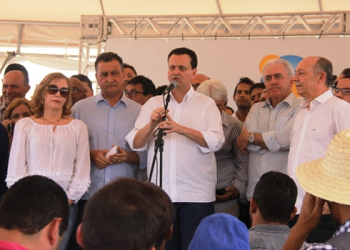 Mais de 300 famílias recebem casa própria em Euclides da Cunha; ato contou com a presença de Rui Costa e Gilberto Kassab