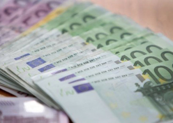 Para não deixar herança, idosa de 85 anos destrói quase €1 milhão na Áustria