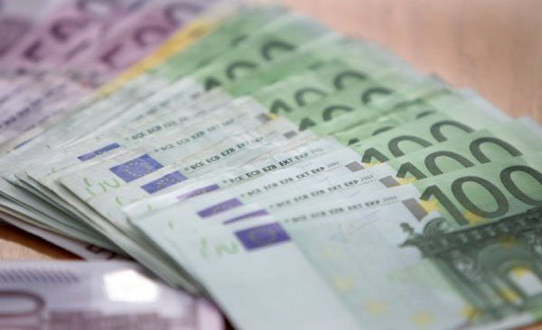 Para não deixar herança, idosa de 85 anos destrói quase €1 milhão na Áustria