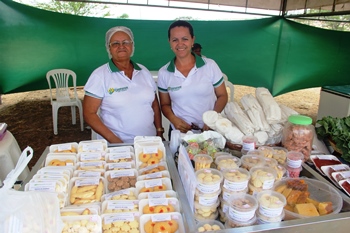Mulherada domina a produção.