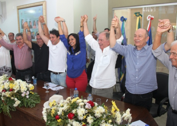 Araci I – Com ‘pinta’ de pré-candidata, Nenca foi recebida com festa no PP. Ato contou com a presença de João Leão