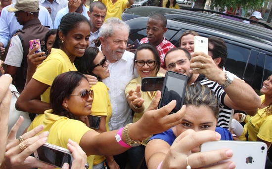 poucas e boas - turma da selfie