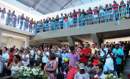 Araci I – Com ‘pinta’ de pré-candidata, Nenca foi recebida com festa no PP. Ato contou com a presença de João Leão