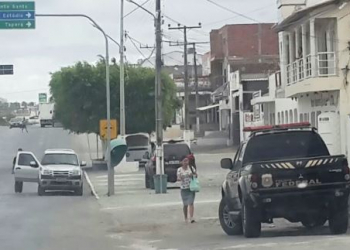 Cansanção – PF ocupa residência do prefeito e de secretários do seu governo