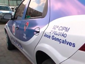 Após série de assaltos, moradores juntam dinheiro e doam viatura à PM