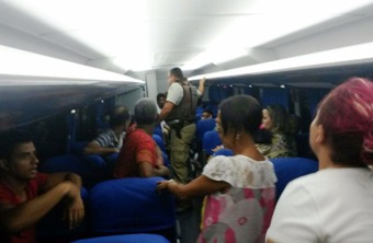 Santa Bárbara: bandidos assaltam ônibus que fazia linha Salvador/Araci