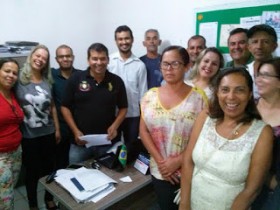 Servidores aliviados após a assinatura de um vereador de oposição.