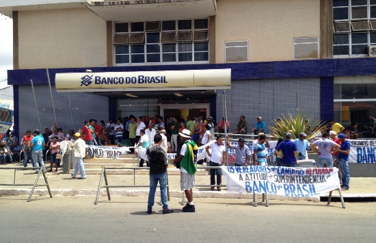 Sociedade Civil e movimentos sociais de Canudos impedem abertura do Banco do Brasil de Euclides da Cunha