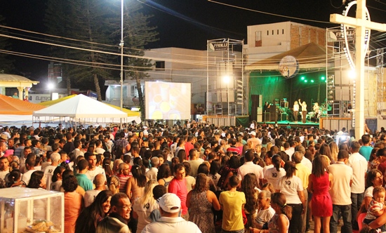 Coité – Cantores de Deus fecha programação de shows da Festa da Padroeira com belas canções e muita animação