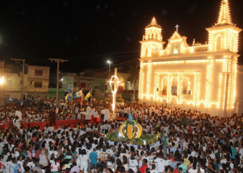 Comunidade católica coiteense encerra festa da padroeira com muito louvor