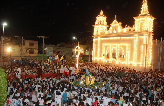 Comunidade católica coiteense encerra festa da padroeira com muito louvor