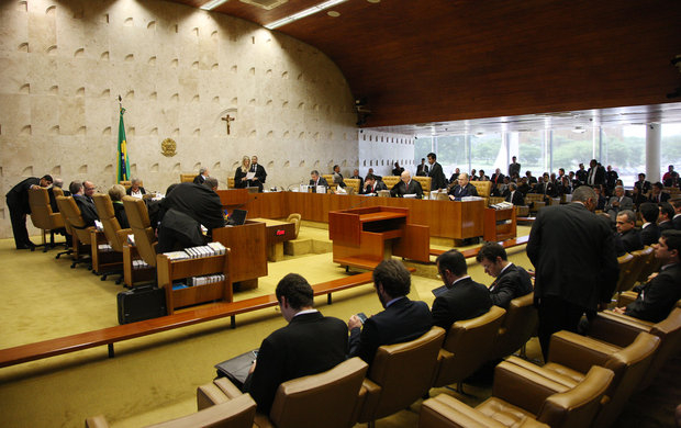 Dilma vence no STF e Senado terá palavra final sobre impeachment