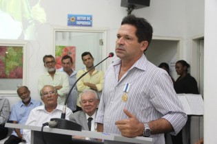 Vardinho falou da vida sofrida,principalmente por ter perdido sua mãe muito cedo.