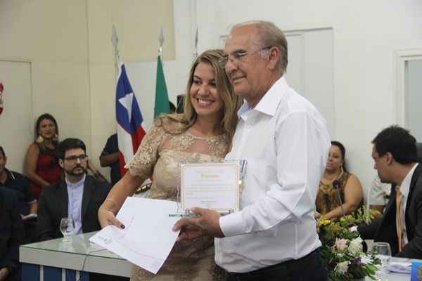 Serrinha: última sessão do ano na Câmara Municipal marcada por entrega de comendas e moções de aplausos