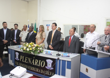 Serrinha: última sessão do ano na Câmara Municipal marcada por entrega de comendas e moções de aplausos