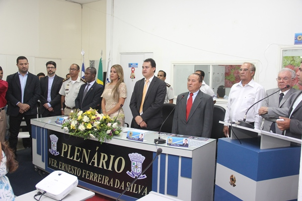 Serrinha: última sessão do ano na Câmara Municipal marcada por entrega de comendas e moções de aplausos