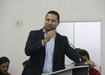 Serrinha: última sessão do ano na Câmara Municipal marcada por entrega de comendas e moções de aplausos