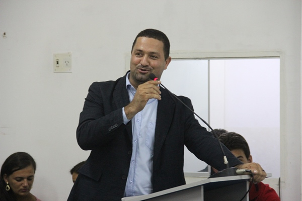 Serrinha: última sessão do ano na Câmara Municipal marcada por entrega de comendas e moções de aplausos