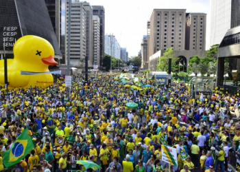 SP – PM diz que manifestação pró-impeachment reuniu 30 mil na Avenida Paulista