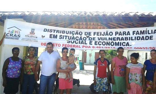 Valente- Secretaria de Assistência Social distribui 13.300kg feijão para famílias carentes