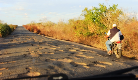 Até motociclista reclama.