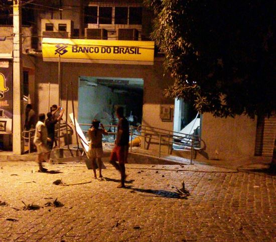 Em horário atípico, quadrilha explode Banco do Brasil de Nordestina (Atualizada)
