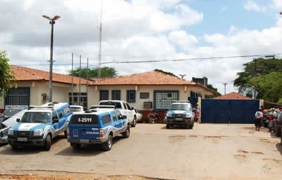 Dez presos fogem da Delegacia de Euclides da Cunha; Policia divulga fotos dos fugitivos