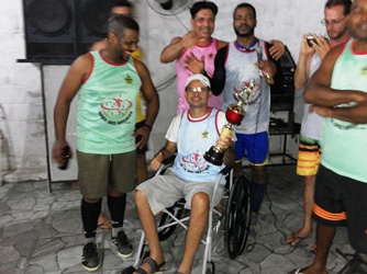 Ivan Costa apesar das adversidades mostra-se feliz. 