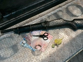 Jovens expulsam família de imóvel em Feira de Santana e criam ponto de drogas no local