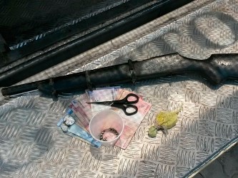 Jovens expulsam família de imóvel em Feira de Santana e criam ponto de drogas no local