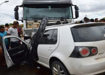 Colisão envolvendo Golf e carreta deixa um morto em Capim Grosso
