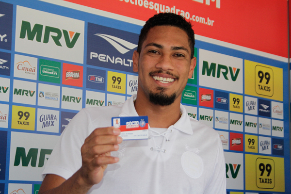 Bahia apresenta Hernane ex-Flamengo como primeiro reforço para 2016