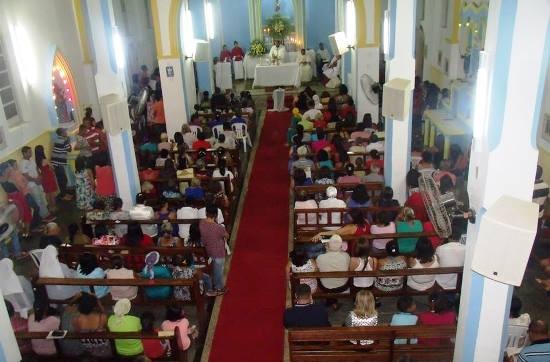 Queimadas: fiéis lotam Igreja Matriz para assistir a Missa do Galo